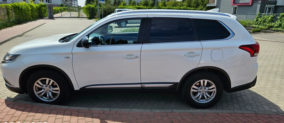 Mitsubishi Outlander cena 63960 przebieg: 178000, rok produkcji 2017 z Warszawa małe 106